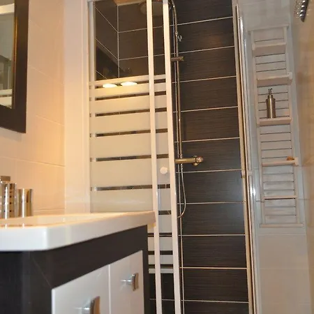 Les Acacias فندق 3*