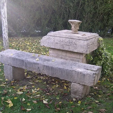 Les Acacias فندق