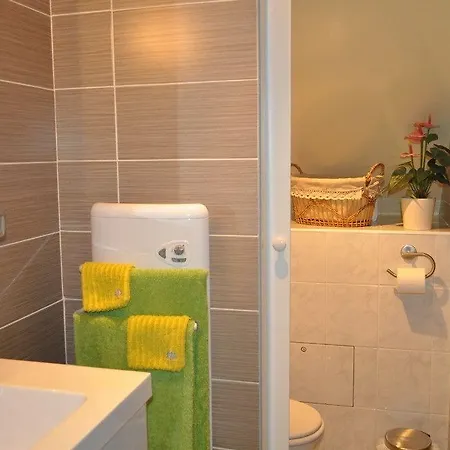 Les Acacias فندق Treuzy-Levelay